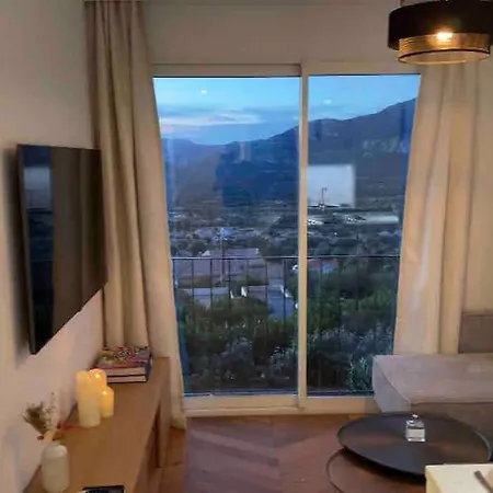 Apartment Renove Entre Terre Et Avec Piscine